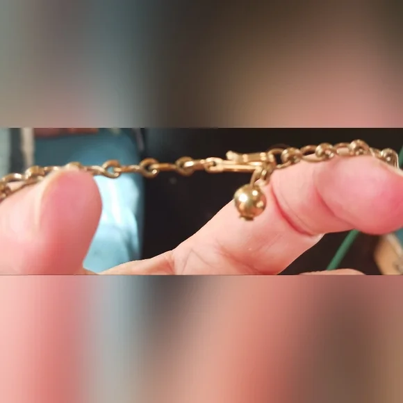 Selling a large bag of necklace.Lots of vintage to CHOOSESilver, turquoiseETC